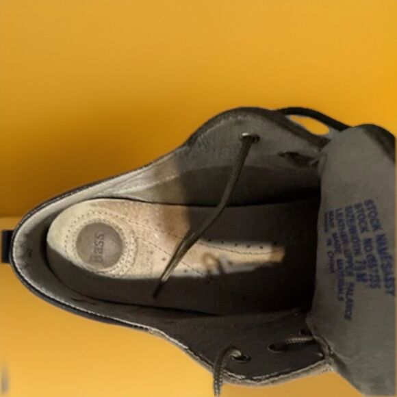 Bass “Sassy” Beige Suede & Leather Women’s Shoes Size 7.5 Work Wear Minimalist - Picture 4 of 7